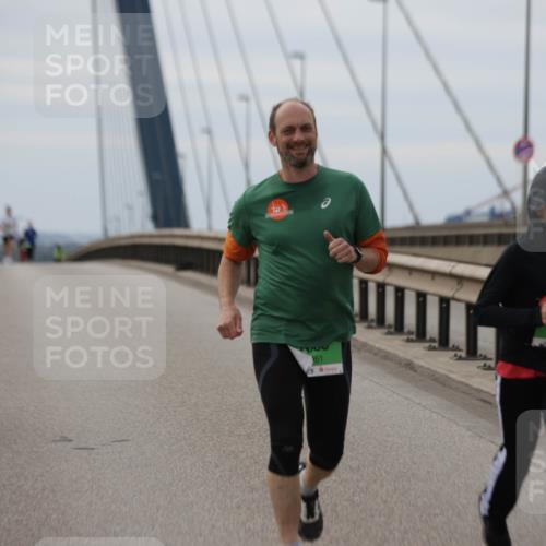 03.10.2025 - Köhlbrandbrückenlauf Jannik Wohlers http://msf.ph/oto/9139562 03.10.2025 16:10:14 Position 1 1987, 51, 8004 meine-sportfotos.de