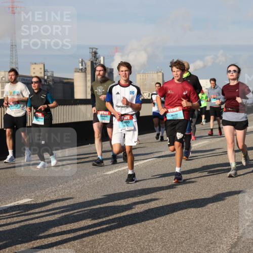 03.10.2025 - Köhlbrandbrückenlauf Lena Gebhardt http://msf.ph/oto/9139580 03.10.2025 09:57:19 Position 2 480, 1390, 3727, 2878 meine-sportfotos.de