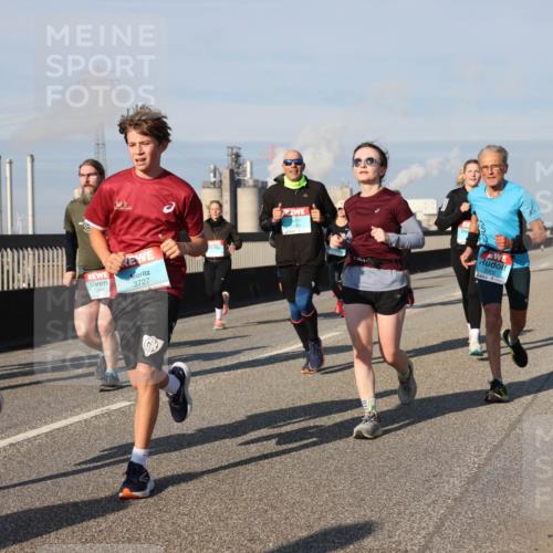 03.10.2025 - Köhlbrandbrückenlauf Lena Gebhardt http://msf.ph/oto/9139607 03.10.2025 09:57:20 Position 2 2878, 3727, 2902 meine-sportfotos.de