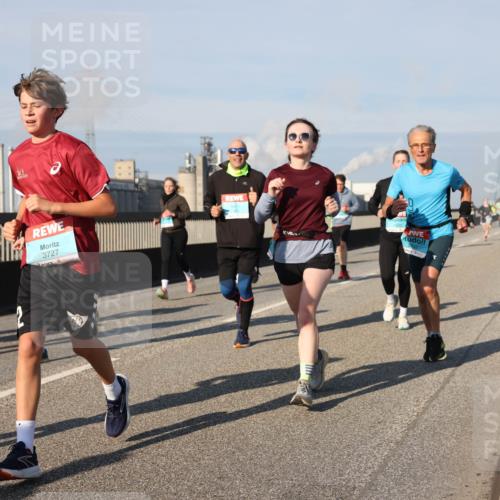 03.10.2025 - Köhlbrandbrückenlauf Lena Gebhardt http://msf.ph/oto/9139610 03.10.2025 09:57:20 Position 2 3727 meine-sportfotos.de