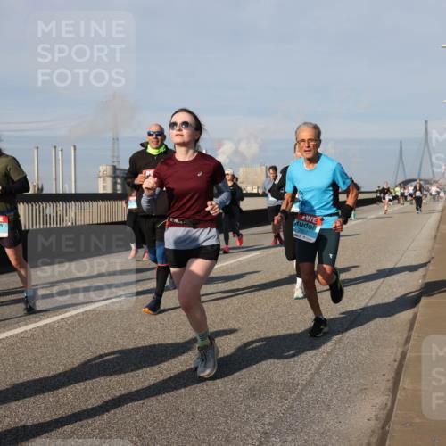 03.10.2025 - Köhlbrandbrückenlauf Lena Gebhardt http://msf.ph/oto/9139621 03.10.2025 09:57:21 Position 2 1390, 2902 meine-sportfotos.de