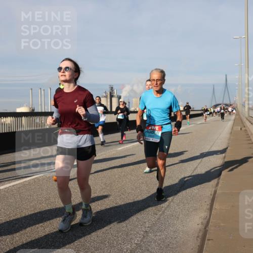 03.10.2025 - Köhlbrandbrückenlauf Lena Gebhardt http://msf.ph/oto/9139627 03.10.2025 09:57:21 Position 2 2902 meine-sportfotos.de