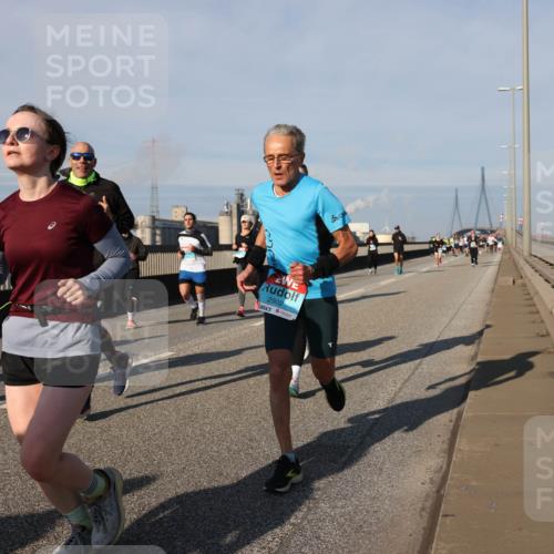 03.10.2025 - Köhlbrandbrückenlauf Lena Gebhardt http://msf.ph/oto/9139632 03.10.2025 09:57:22 Position 2 390, 2902, 69 meine-sportfotos.de