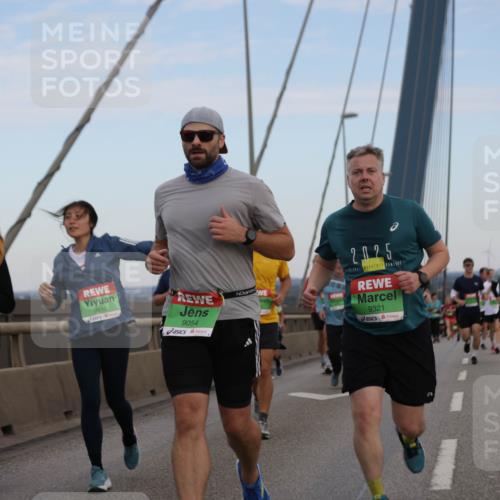 03.10.2025 - Köhlbrandbrückenlauf Jannik Wohlers http://msf.ph/oto/9139634 03.10.2025 15:31:28 Position 1 11, 9510, 9054, 2025, 9321 meine-sportfotos.de