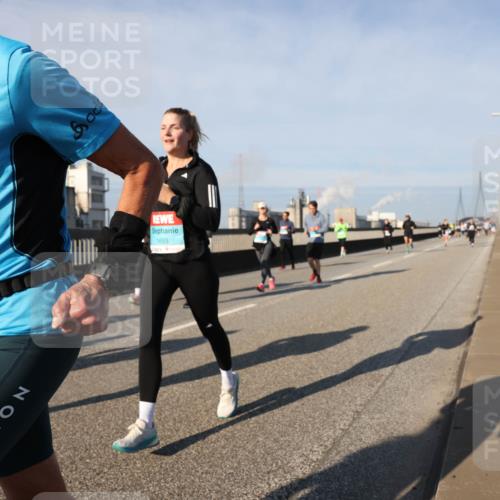 03.10.2025 - Köhlbrandbrückenlauf Lena Gebhardt http://msf.ph/oto/9139653 03.10.2025 09:57:23 Position 2  meine-sportfotos.de