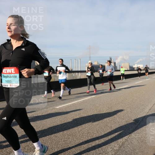 03.10.2025 - Köhlbrandbrückenlauf Lena Gebhardt http://msf.ph/oto/9139655 03.10.2025 09:57:23 Position 2 1693 meine-sportfotos.de