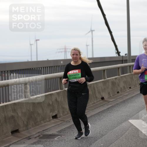 03.10.2025 - Köhlbrandbrückenlauf Jannik Wohlers http://msf.ph/oto/9139657 03.10.2025 16:10:17 Position 1 5310, 7705, 9343, 8723 meine-sportfotos.de