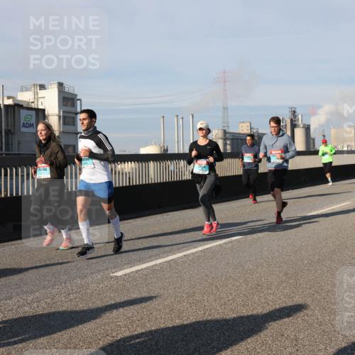 03.10.2025 - Köhlbrandbrückenlauf Lena Gebhardt http://msf.ph/oto/9139659 03.10.2025 09:57:23 Position 2  meine-sportfotos.de