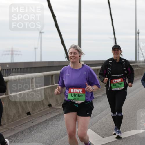03.10.2025 - Köhlbrandbrückenlauf Jannik Wohlers http://msf.ph/oto/9139668 03.10.2025 16:10:18 Position 1 9343, 8723, 8724 meine-sportfotos.de