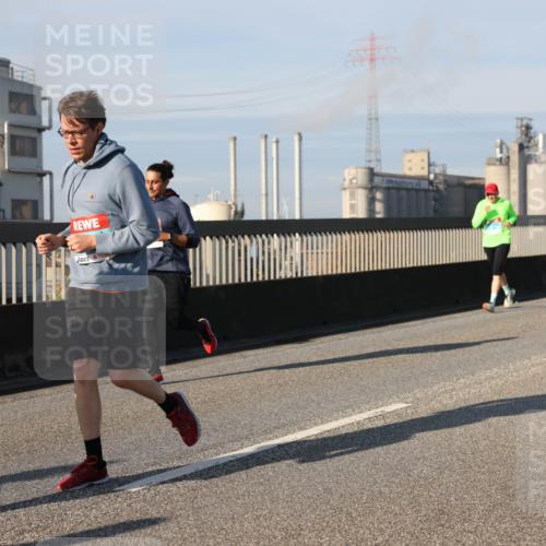 03.10.2025 - Köhlbrandbrückenlauf Lena Gebhardt http://msf.ph/oto/9139686 03.10.2025 09:57:25 Position 2  meine-sportfotos.de