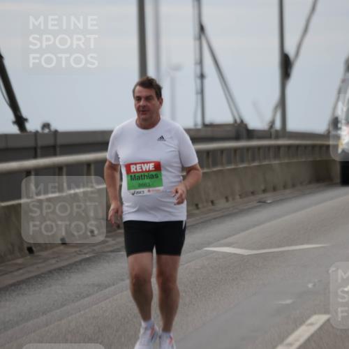 03.10.2025 - Köhlbrandbrückenlauf Jannik Wohlers http://msf.ph/oto/9139742 03.10.2025 16:10:49 Position 1 8663 meine-sportfotos.de