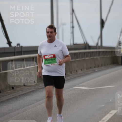 03.10.2025 - Köhlbrandbrückenlauf Jannik Wohlers http://msf.ph/oto/9139751 03.10.2025 16:10:49 Position 1 8663 meine-sportfotos.de