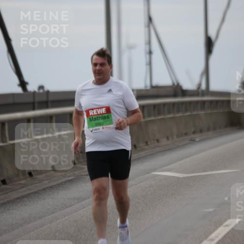 03.10.2025 - Köhlbrandbrückenlauf Jannik Wohlers http://msf.ph/oto/9139757 03.10.2025 16:10:49 Position 1 8663 meine-sportfotos.de