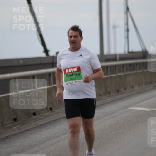 03.10.2025 - Köhlbrandbrückenlauf Jannik Wohlers http://msf.ph/oto/9139761 03.10.2025 16:10:50 Position 1 8663 meine-sportfotos.de