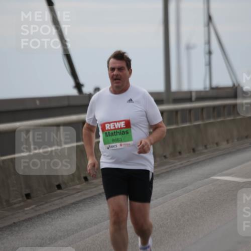 03.10.2025 - Köhlbrandbrückenlauf Jannik Wohlers http://msf.ph/oto/9139770 03.10.2025 16:10:50 Position 1 8663 meine-sportfotos.de