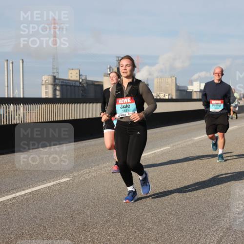 03.10.2025 - Köhlbrandbrückenlauf Lena Gebhardt http://msf.ph/oto/9139775 03.10.2025 09:57:32 Position 2 1821 meine-sportfotos.de