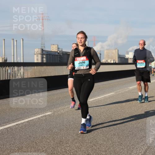 03.10.2025 - Köhlbrandbrückenlauf Lena Gebhardt http://msf.ph/oto/9139782 03.10.2025 09:57:32 Position 2 1821, 1 meine-sportfotos.de