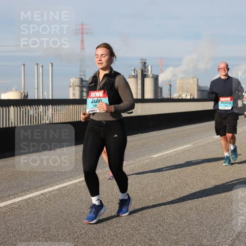 03.10.2025 - Köhlbrandbrückenlauf Lena Gebhardt http://msf.ph/oto/9139791 03.10.2025 09:57:33 Position 2 18, 1666 meine-sportfotos.de