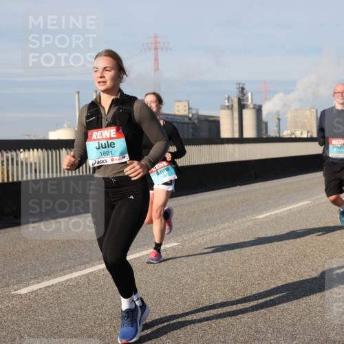 03.10.2025 - Köhlbrandbrückenlauf Lena Gebhardt http://msf.ph/oto/9139794 03.10.2025 09:57:33 Position 2 1821 meine-sportfotos.de