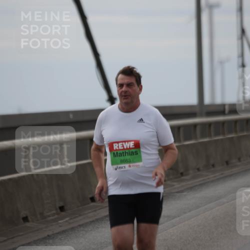 03.10.2025 - Köhlbrandbrückenlauf Jannik Wohlers http://msf.ph/oto/9139803 03.10.2025 16:10:51 Position 1 8663 meine-sportfotos.de