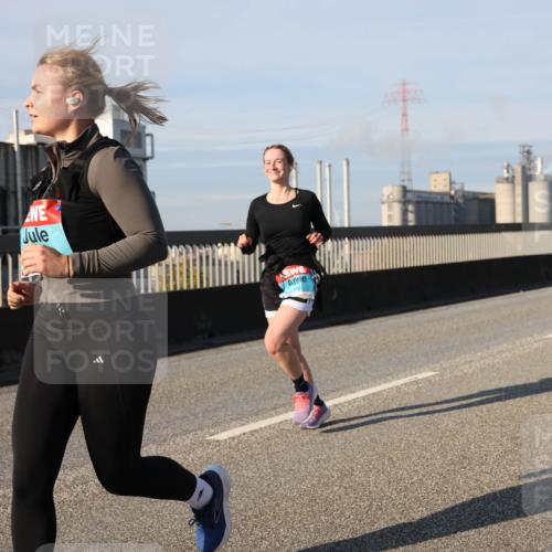 03.10.2025 - Köhlbrandbrückenlauf Lena Gebhardt http://msf.ph/oto/9139809 03.10.2025 09:57:33 Position 2 1666 meine-sportfotos.de