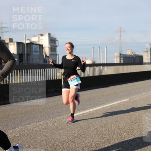 03.10.2025 - Köhlbrandbrückenlauf Lena Gebhardt http://msf.ph/oto/9139811 03.10.2025 09:57:34 Position 2 1821 meine-sportfotos.de