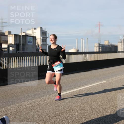 03.10.2025 - Köhlbrandbrückenlauf Lena Gebhardt http://msf.ph/oto/9139814 03.10.2025 09:57:34 Position 2  meine-sportfotos.de