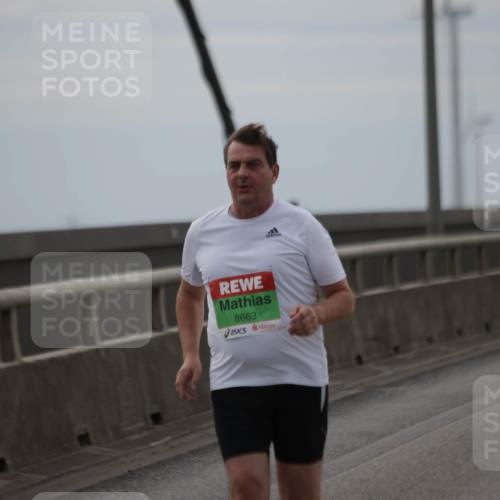 03.10.2025 - Köhlbrandbrückenlauf Jannik Wohlers http://msf.ph/oto/9139823 03.10.2025 16:10:51 Position 1 8663 meine-sportfotos.de