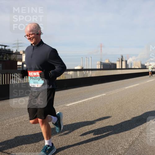 03.10.2025 - Köhlbrandbrückenlauf Lena Gebhardt http://msf.ph/oto/9139833 03.10.2025 09:57:35 Position 2 1666 meine-sportfotos.de