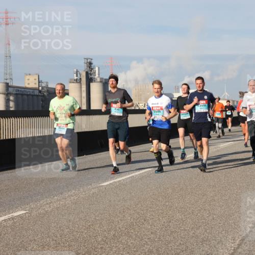 03.10.2025 - Köhlbrandbrückenlauf Lena Gebhardt http://msf.ph/oto/9139857 03.10.2025 09:57:39 Position 2 2025 meine-sportfotos.de