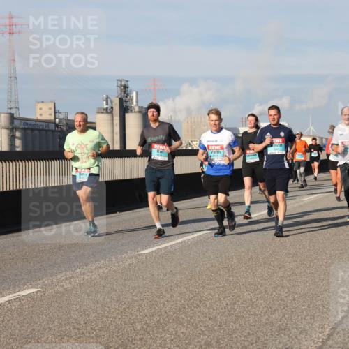 03.10.2025 - Köhlbrandbrückenlauf Lena Gebhardt http://msf.ph/oto/9139860 03.10.2025 09:57:39 Position 2 3049, 3048 meine-sportfotos.de