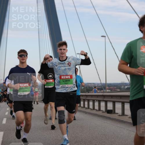 03.10.2025 - Köhlbrandbrückenlauf Jannik Wohlers http://msf.ph/oto/9139862 03.10.2025 15:31:35 Position 1 9653, 7907, 7748 meine-sportfotos.de
