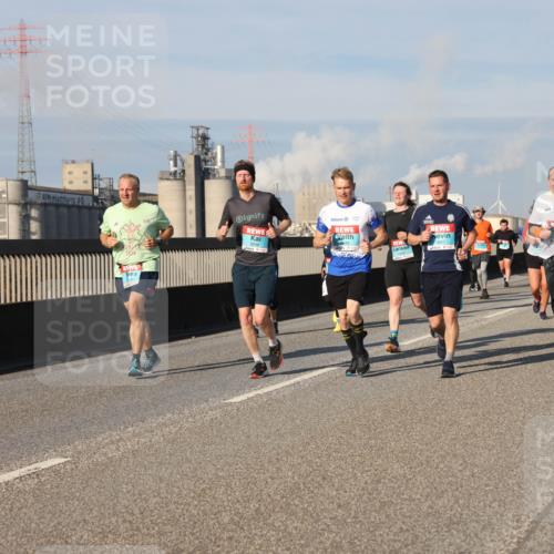 03.10.2025 - Köhlbrandbrückenlauf Lena Gebhardt http://msf.ph/oto/9139863 03.10.2025 09:57:39 Position 2 3048, 3047 meine-sportfotos.de