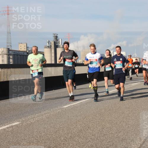 03.10.2025 - Köhlbrandbrückenlauf Lena Gebhardt http://msf.ph/oto/9139866 03.10.2025 09:57:40 Position 2  meine-sportfotos.de
