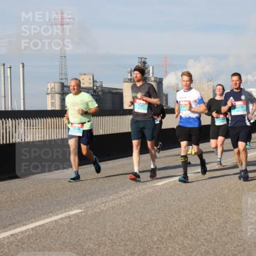 03.10.2025 - Köhlbrandbrückenlauf Lena Gebhardt http://msf.ph/oto/9139868 03.10.2025 09:57:40 Position 2 3048 meine-sportfotos.de