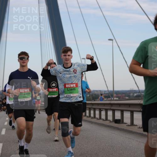 03.10.2025 - Köhlbrandbrückenlauf Jannik Wohlers http://msf.ph/oto/9139869 03.10.2025 15:31:35 Position 1 9653, 7907, 7748 meine-sportfotos.de