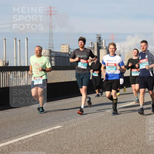 03.10.2025 - Köhlbrandbrückenlauf Lena Gebhardt http://msf.ph/oto/9139873 03.10.2025 09:57:40 Position 2 2025, 3416, 3048, 3049, 3047 meine-sportfotos.de
