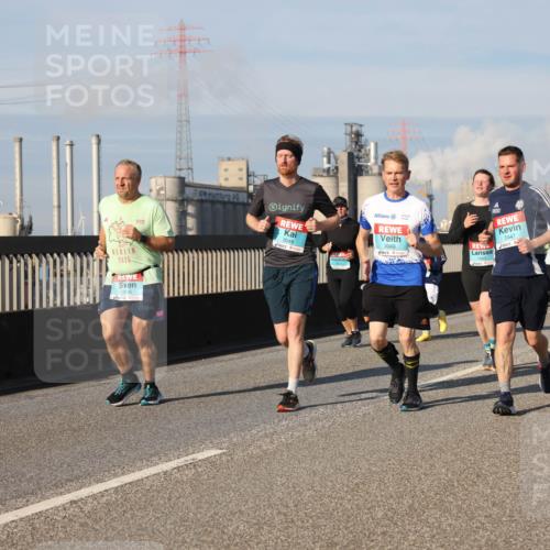03.10.2025 - Köhlbrandbrückenlauf Lena Gebhardt http://msf.ph/oto/9139875 03.10.2025 09:57:40 Position 2 2025, 3416, 3047, 3048, 3049, 1453, 2056 meine-sportfotos.de