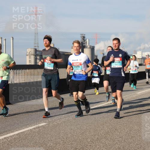 03.10.2025 - Köhlbrandbrückenlauf Lena Gebhardt http://msf.ph/oto/9139880 03.10.2025 09:57:41 Position 2 2025, 316, 3048, 3049, 3047, 056 meine-sportfotos.de