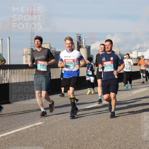 03.10.2025 - Köhlbrandbrückenlauf Lena Gebhardt http://msf.ph/oto/9139888 03.10.2025 09:57:41 Position 2 16, 3048, 3049, 3047, 2056 meine-sportfotos.de