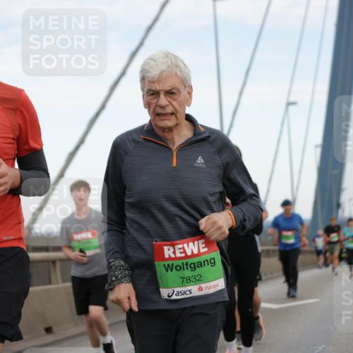 03.10.2025 - Köhlbrandbrückenlauf Jannik Wohlers http://msf.ph/oto/9139895 03.10.2025 15:31:36 Position 1 9396, 8, 7832 meine-sportfotos.de