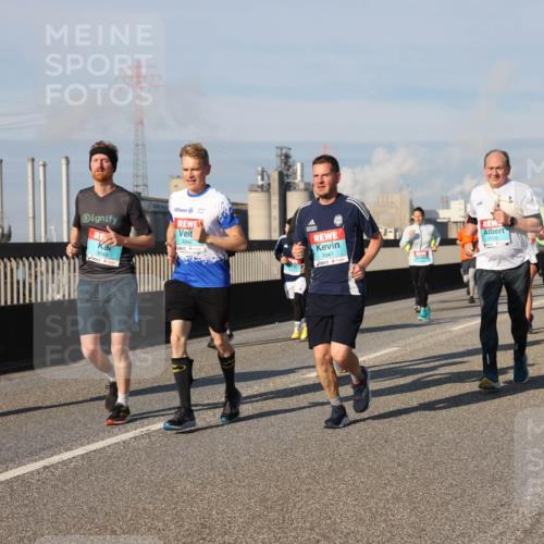 03.10.2025 - Köhlbrandbrückenlauf Lena Gebhardt http://msf.ph/oto/9139896 03.10.2025 09:57:41 Position 2 2026, 3416, 3049, 3048, 3047, 2056 meine-sportfotos.de