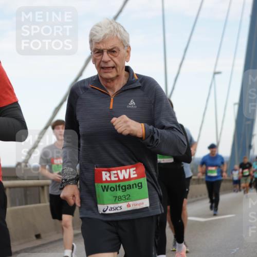 03.10.2025 - Köhlbrandbrückenlauf Jannik Wohlers http://msf.ph/oto/9139900 03.10.2025 15:31:36 Position 1 396, 8, 7832 meine-sportfotos.de
