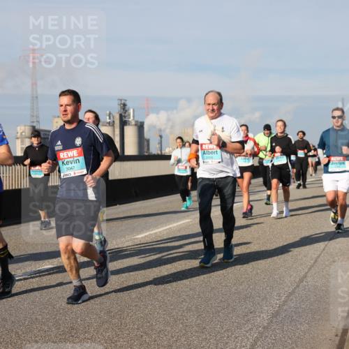 03.10.2025 - Köhlbrandbrückenlauf Lena Gebhardt http://msf.ph/oto/9139905 03.10.2025 09:57:42 Position 2 3049, 3047, 2056 meine-sportfotos.de