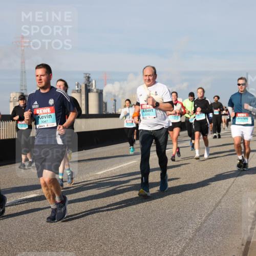 03.10.2025 - Köhlbrandbrückenlauf Lena Gebhardt http://msf.ph/oto/9139908 03.10.2025 09:57:42 Position 2 3049, 3047, 2056 meine-sportfotos.de