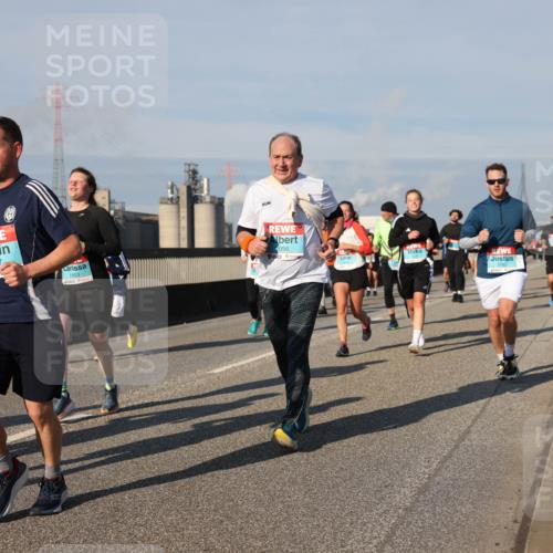03.10.2025 - Köhlbrandbrückenlauf Lena Gebhardt http://msf.ph/oto/9139914 03.10.2025 09:57:42 Position 2 3047, 2056, 3180 meine-sportfotos.de