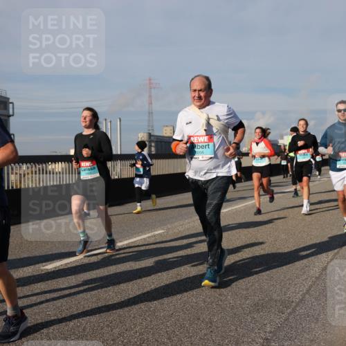 03.10.2025 - Köhlbrandbrückenlauf Lena Gebhardt http://msf.ph/oto/9139927 03.10.2025 09:57:43 Position 2 3047, 2056 meine-sportfotos.de