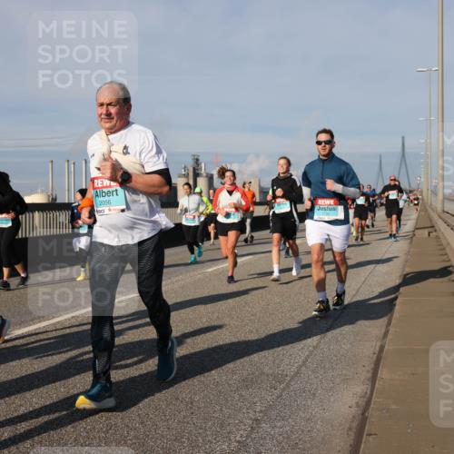 03.10.2025 - Köhlbrandbrückenlauf Lena Gebhardt http://msf.ph/oto/9139934 03.10.2025 09:57:43 Position 2 1453, 2056 meine-sportfotos.de