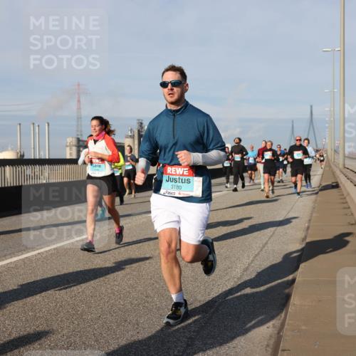 03.10.2025 - Köhlbrandbrückenlauf Lena Gebhardt http://msf.ph/oto/9139943 03.10.2025 09:57:44 Position 2 3180 meine-sportfotos.de