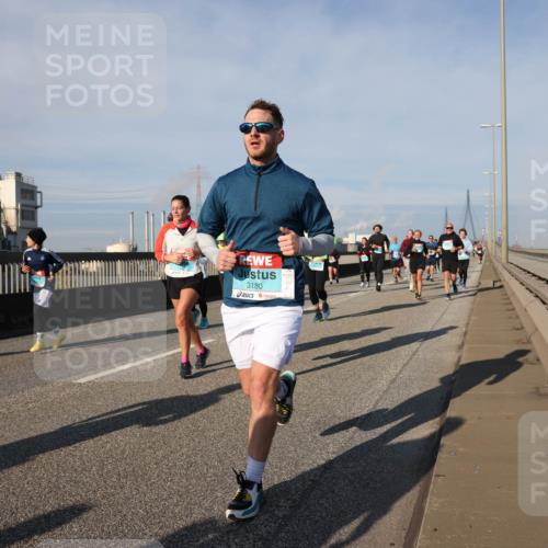 03.10.2025 - Köhlbrandbrückenlauf Lena Gebhardt http://msf.ph/oto/9139945 03.10.2025 09:57:45 Position 2 3180 meine-sportfotos.de